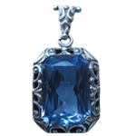 Zilveren hanger met blauwe steen